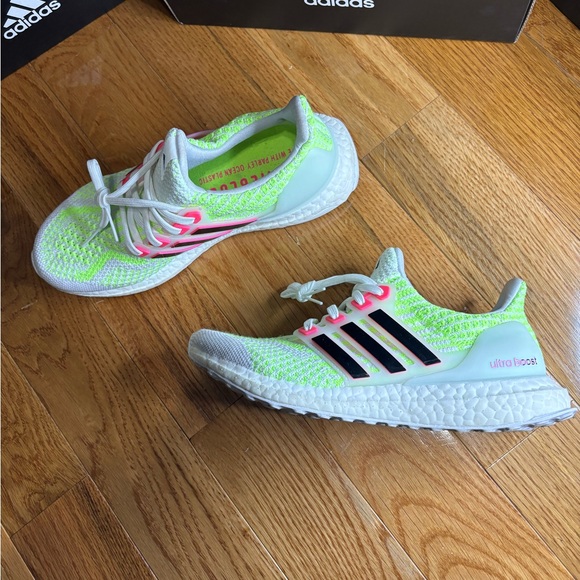 Glow in the Dark Ultraboost 5.0 DNA - Picture 4 of 6